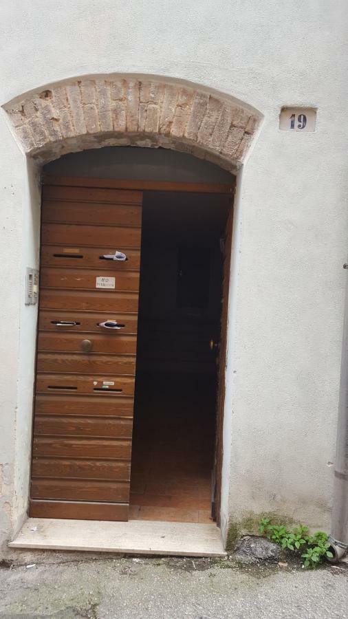 Via Della Posterna Apartamento Spoleto Exterior foto