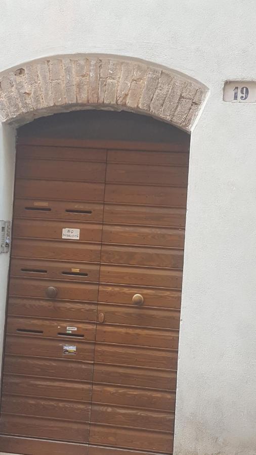 Via Della Posterna Apartamento Spoleto Exterior foto